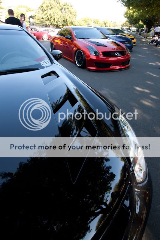 IMAGE: http://i765.photobucket.com/albums/xx291/themadmanazn/SkyLineandGTR-2.jpg