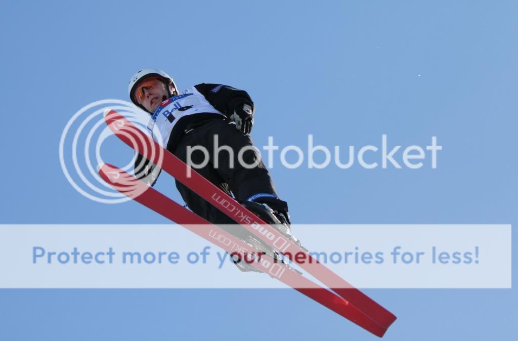 IMAGE: http://i765.photobucket.com/albums/xx294/7dKnight/World%20cup%20Aerials%202010/IMG_59841a.jpg