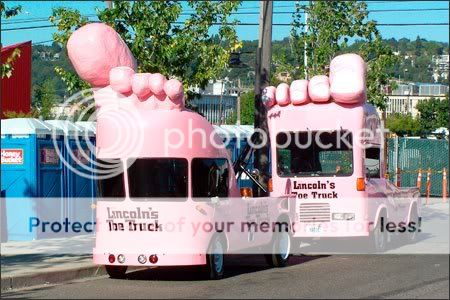 http://i765.photobucket.com/albums/xx297/etacarinae02/toe-trucks.jpg
